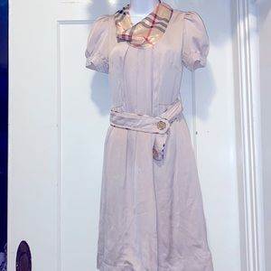 Luxury Burberry beige silk belted dress